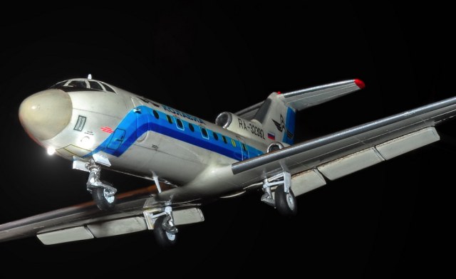 Як-40 или очень на него похожий самолёт..