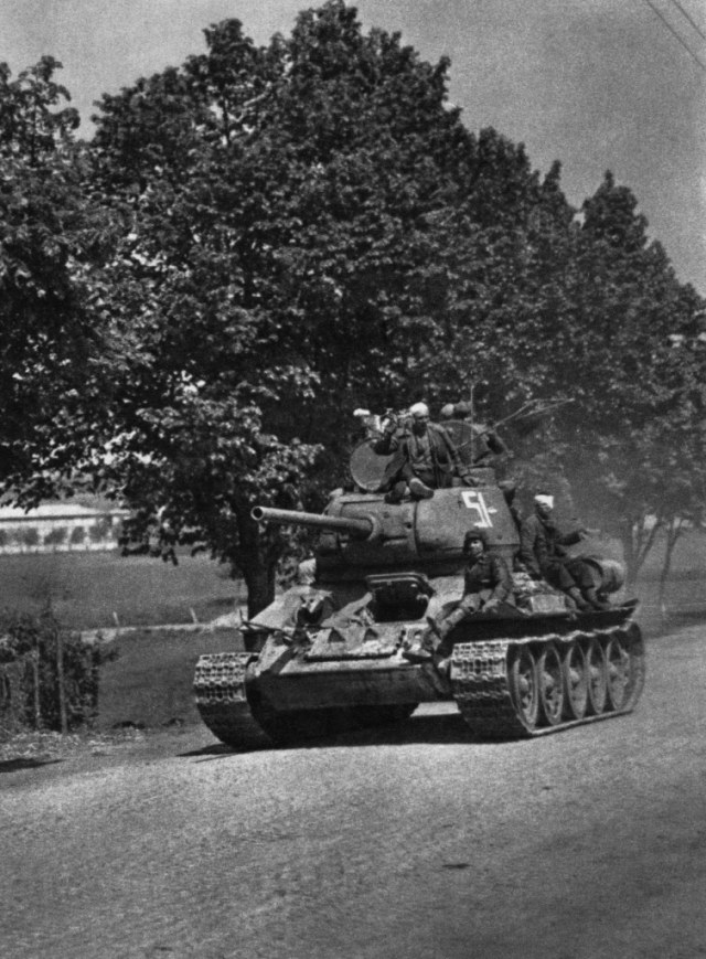 Т-34/85 УВЗ (№183), весна 1945г.