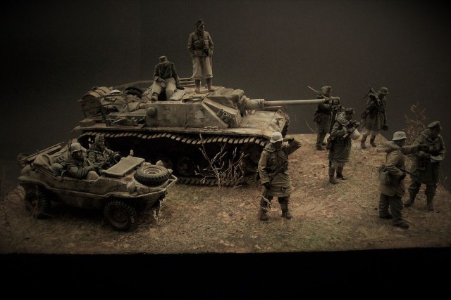 " Нам в том направлении двигаться ?"