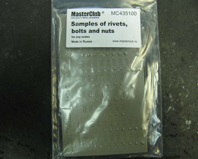 Образцы наборов заклепок, болтов, гаек