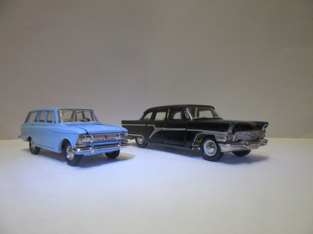 "Чайка" ГАЗ-13 и "Москвич" 427 (СССР)