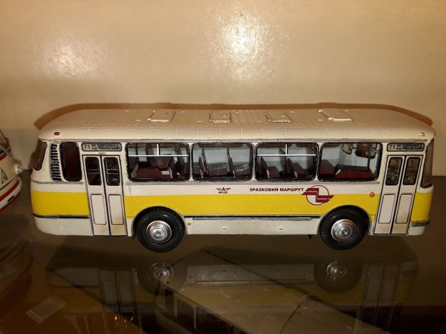 Автобус ЛАЗ-695Р "Львів"