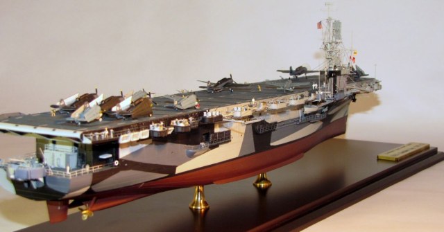 Модель эскортного авианосца «Гамбиер Бэй» (CVE-73)