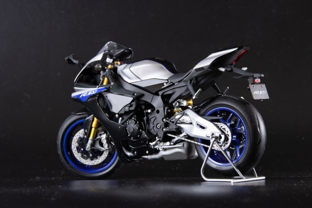 YAMAHA YZF-R1M