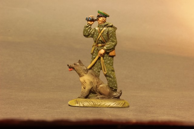 Пограничник с собакой