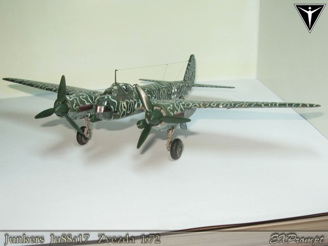 Junkers Ju-88 a17 mit wellenmuster     Zvezda 1/72