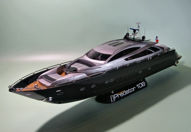 Яхта Sunseeker 'Predator 108'