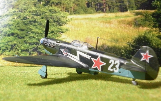 Як-1с пониженным горгротом(Як-1М).эскадрилия Normandie, 1943год