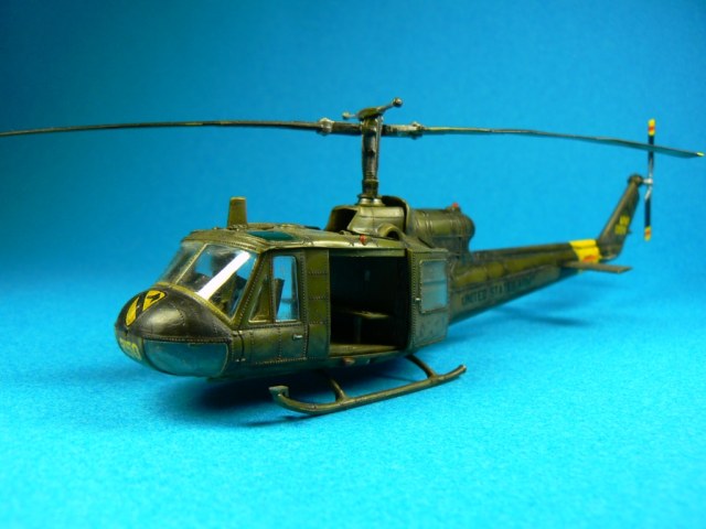 Bell UH-1 1/72