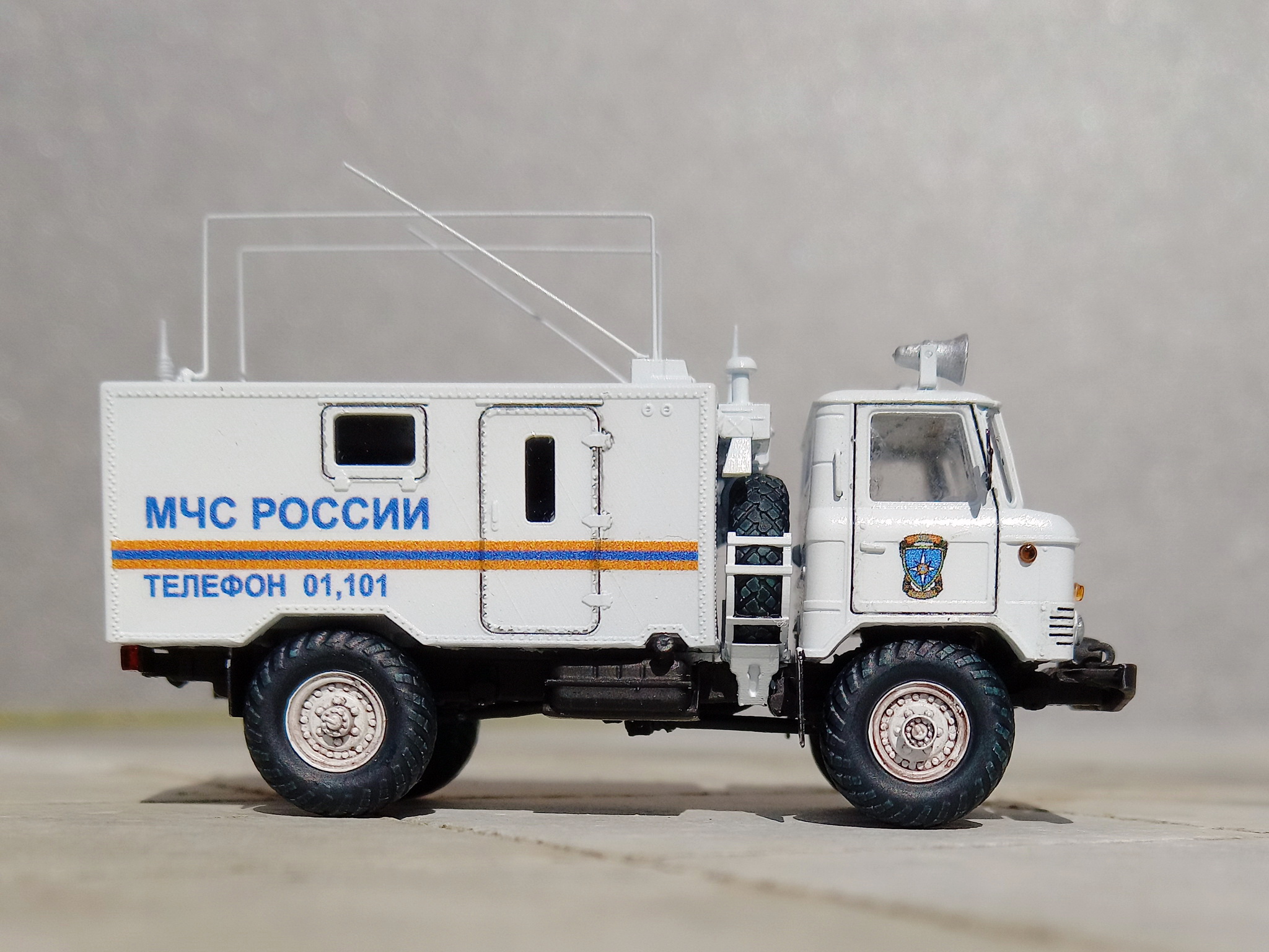 Командно-штабная машина  Р-142Н  (ГАЗ-66)