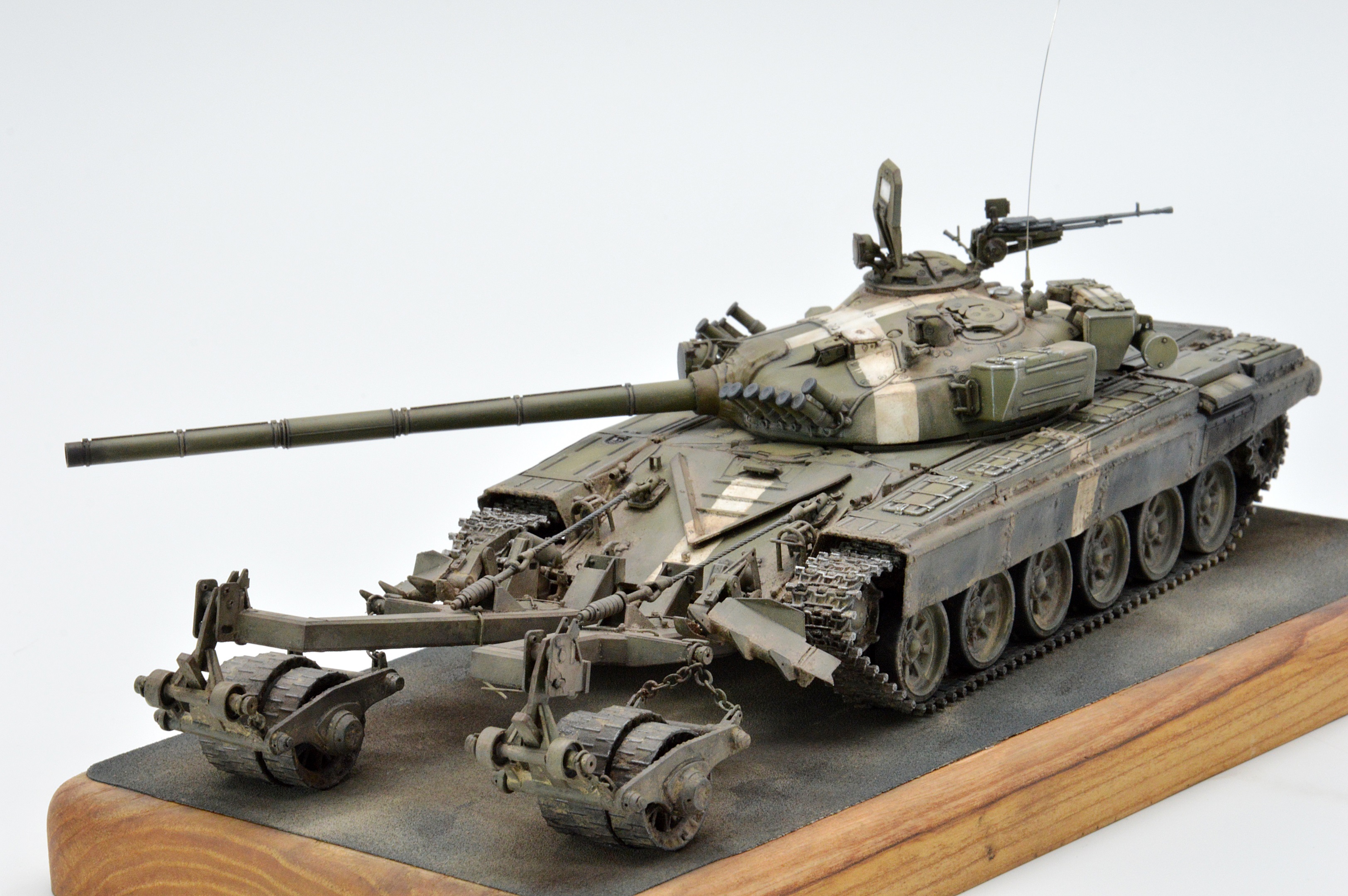 Т-72А с КМТ-7