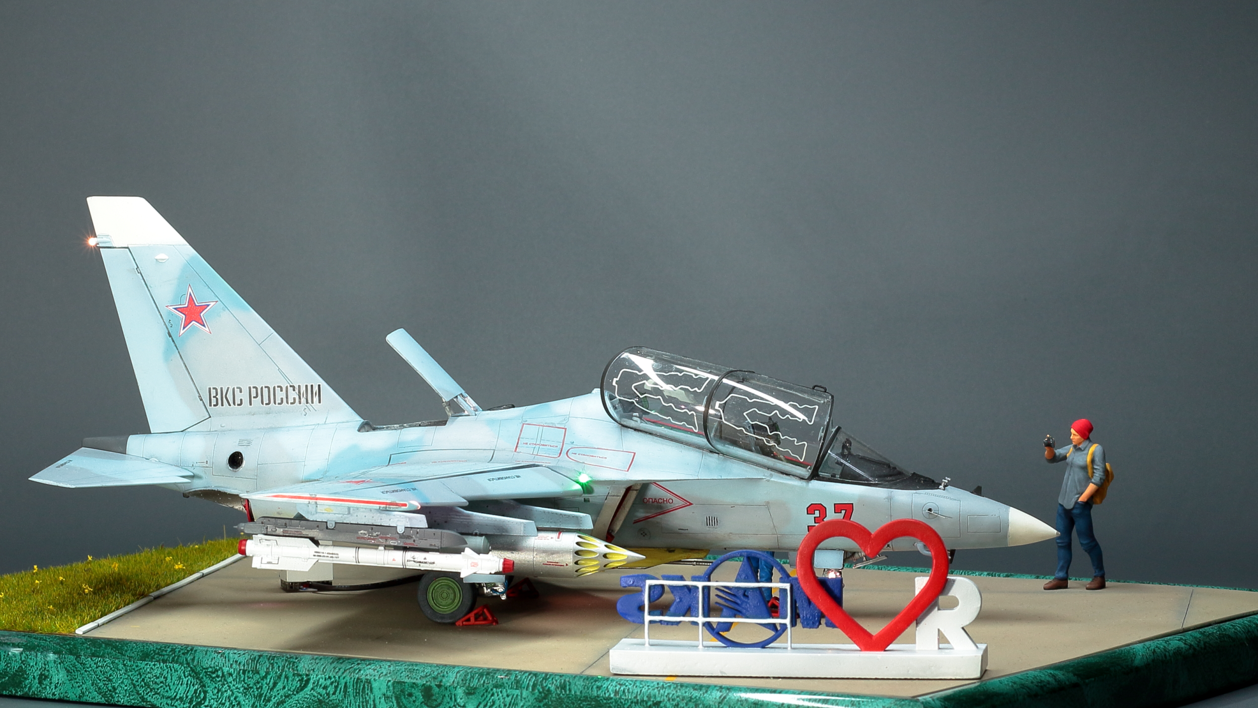 Як-130 на выставке МАКС