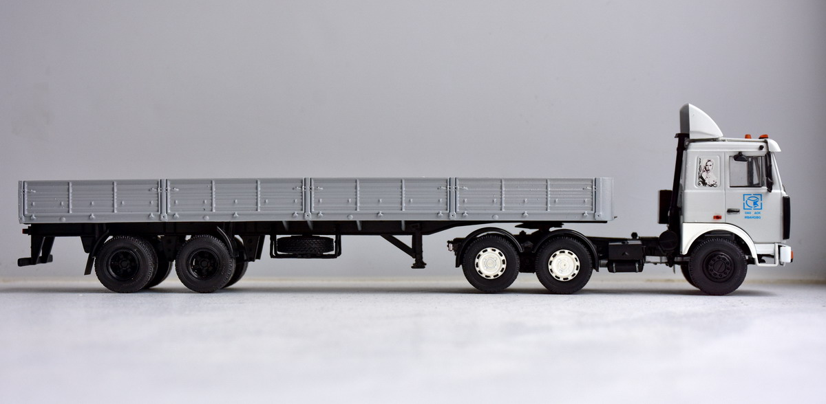 Седельный тягач МАЗ-6422 с полуприцепом