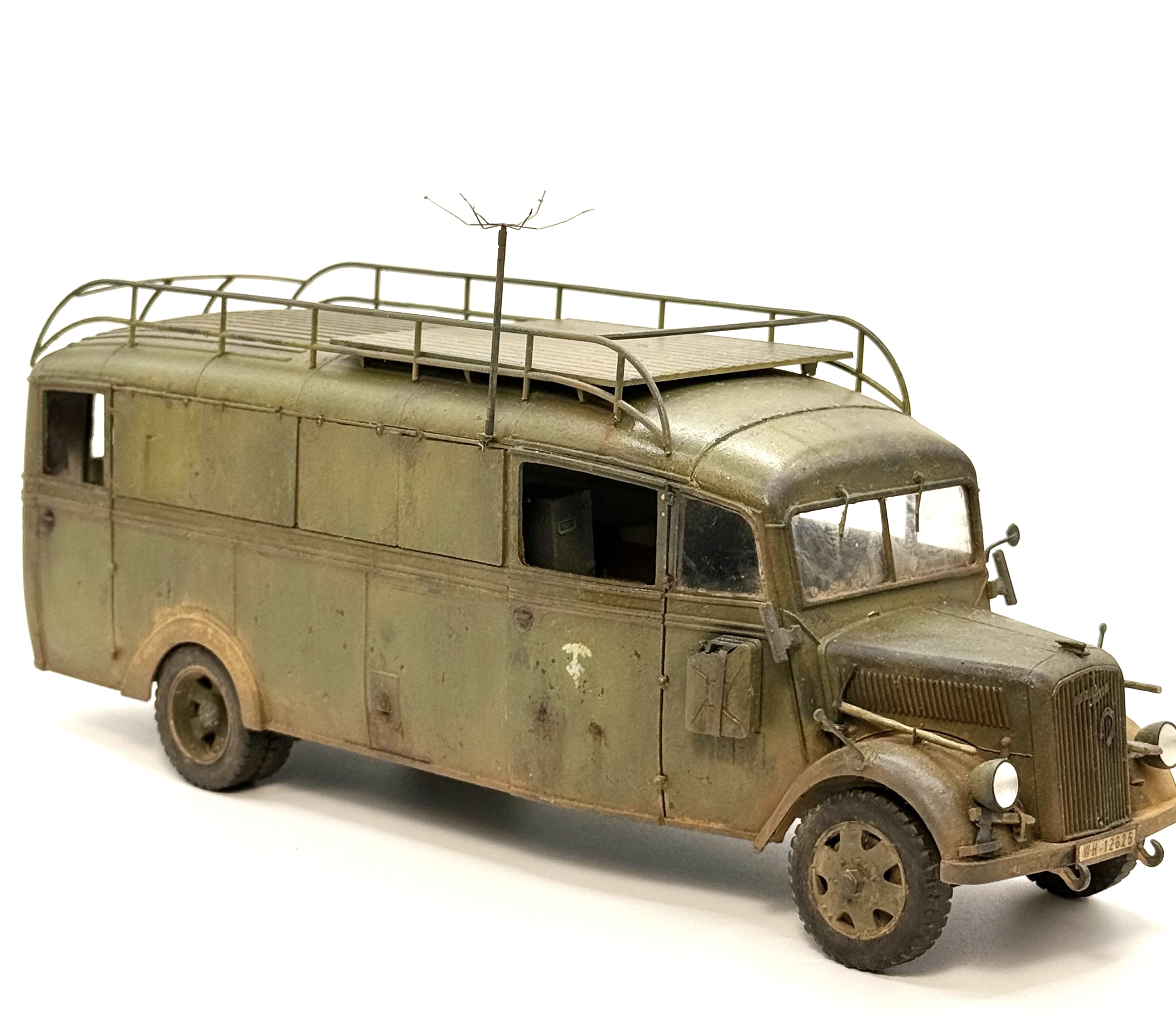 Opel 3.6-47 Blitz Omnibus Stabswagen
