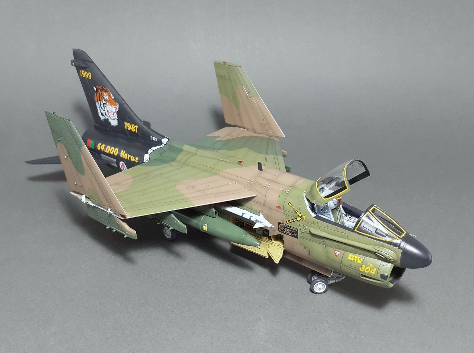 LTV A-7P Corsair II (обр. 1981) (304Sqn. Magnificos, Portugal - Air Force, июль 1999) (FAP-15521)