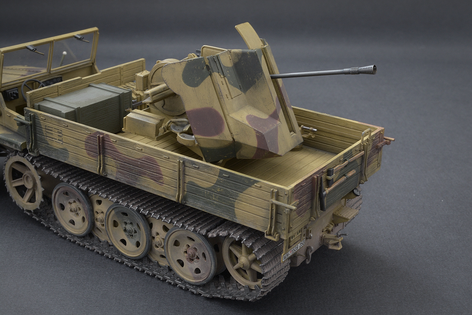 Тяжелый тягач sWS c 37-мм зенитной пушкой FlaK.43