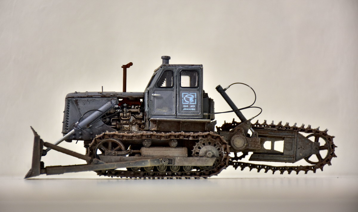 Бульдозер Т-100МЗГП с землеройной машиной БАР-205