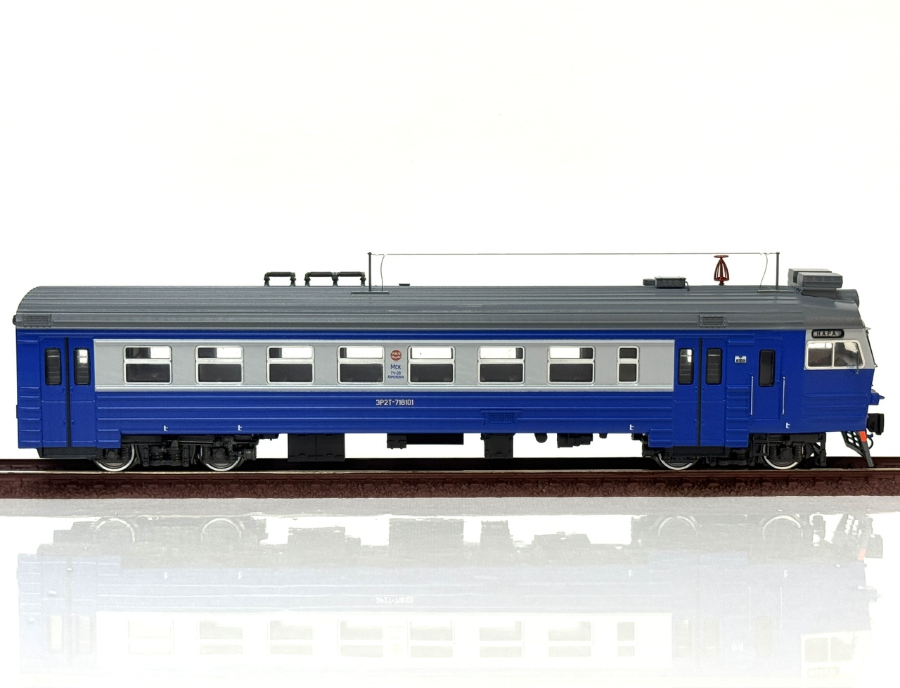 Головной вагон ЭР2Т-7181