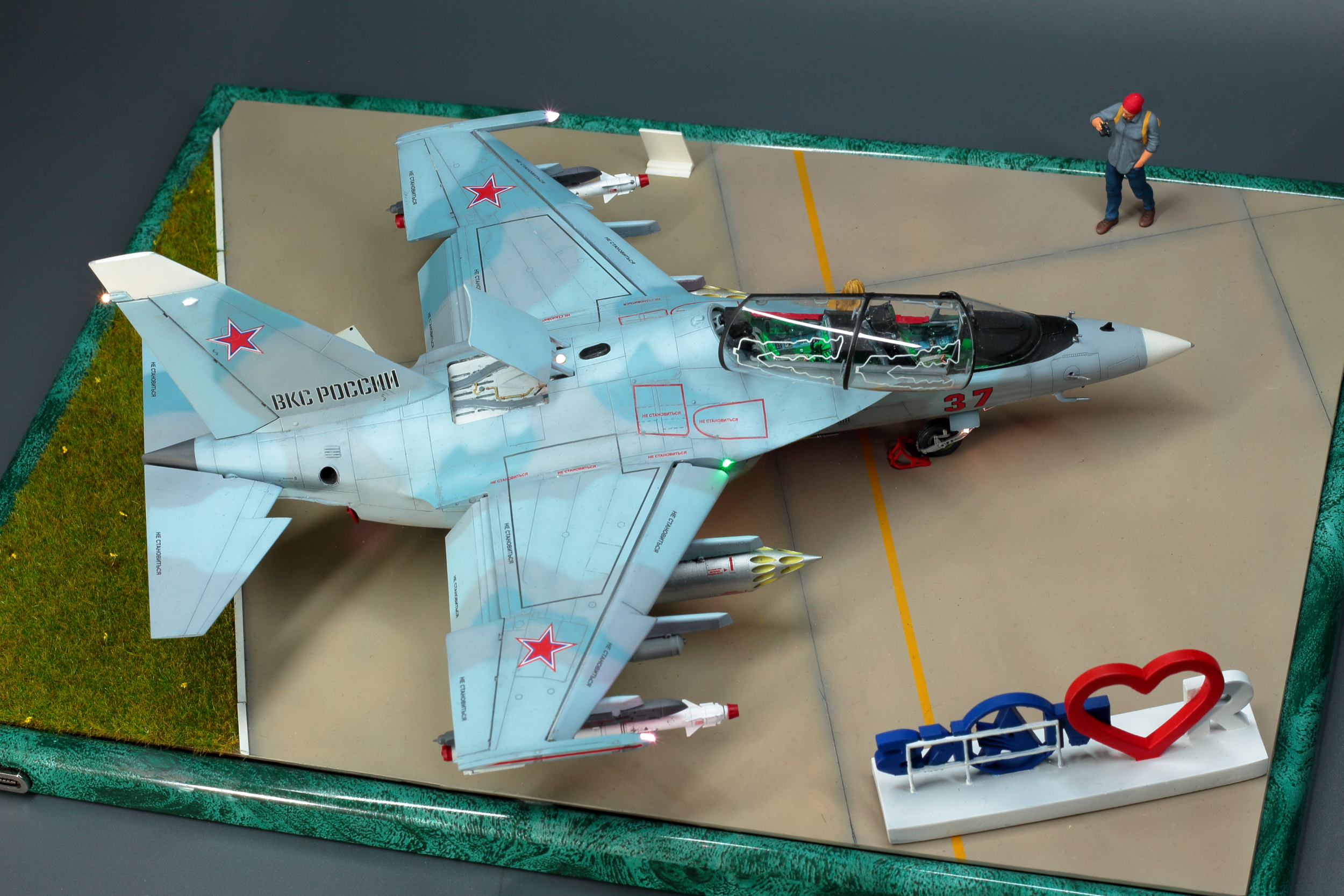 Як-130 на выставке МАКС