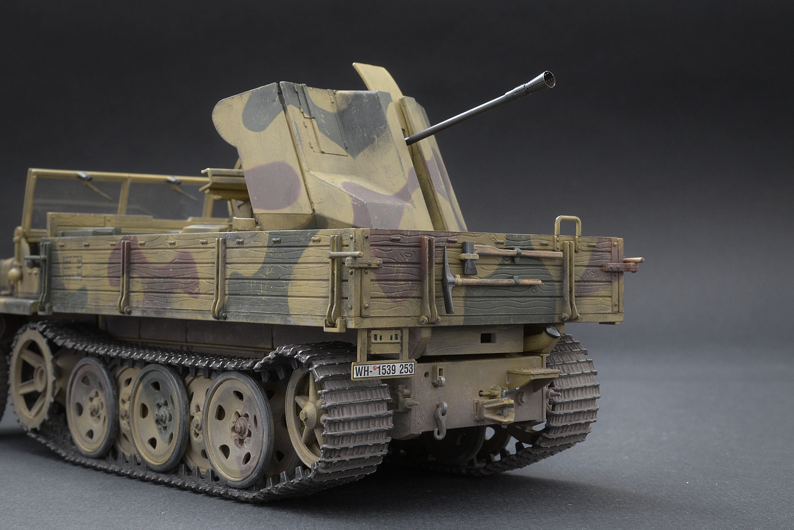 Тяжелый тягач sWS c 37-мм зенитной пушкой FlaK.43