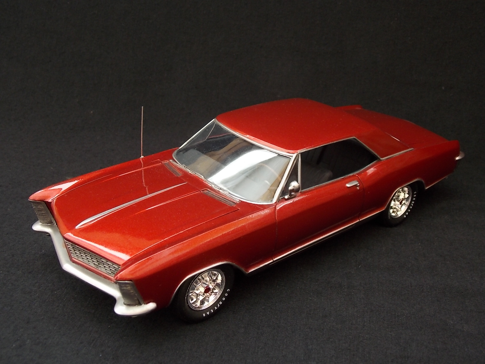 BUIK RIVIERA 1965