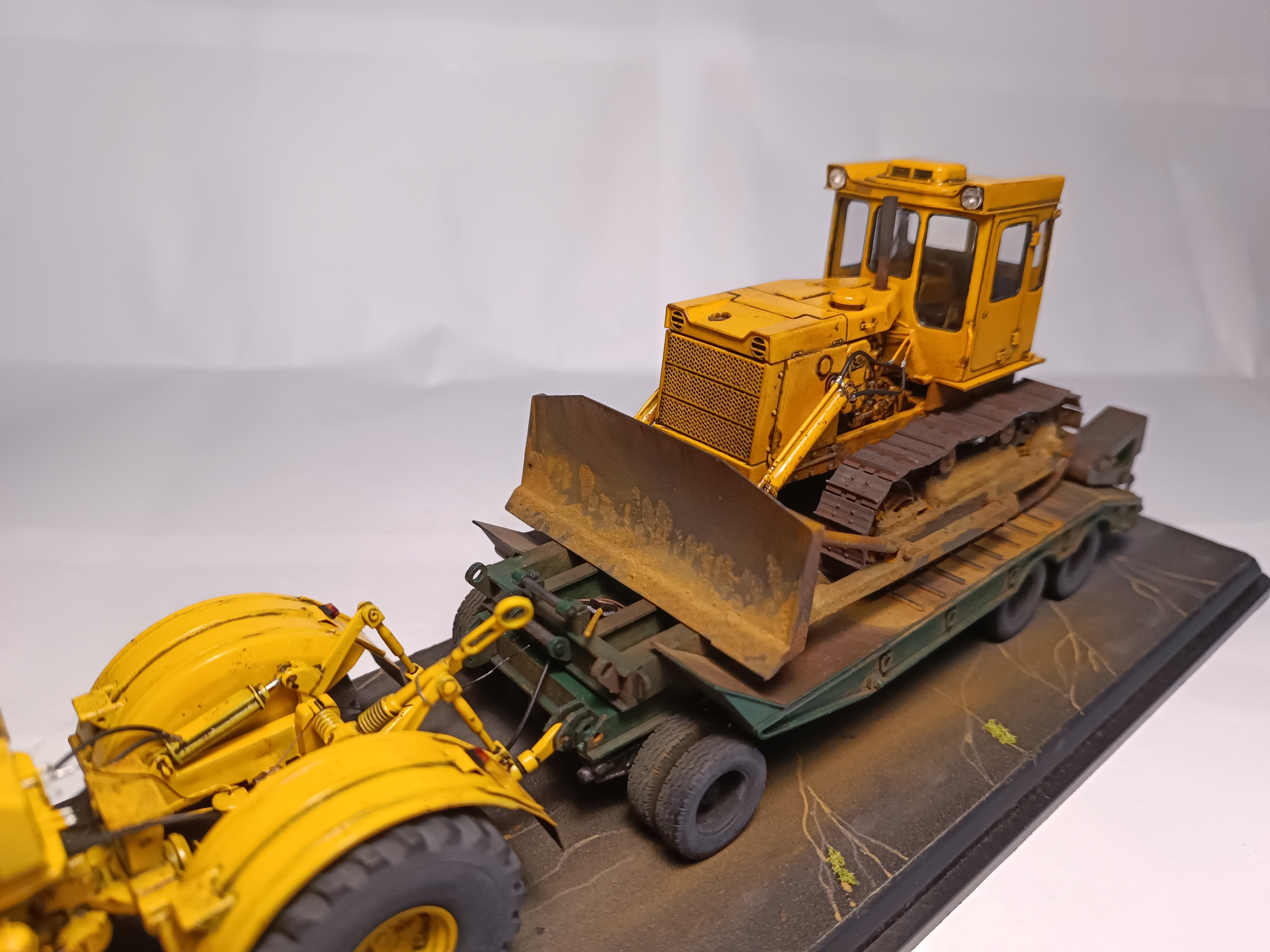 К-701 с тралом ЧМЗАП-5208