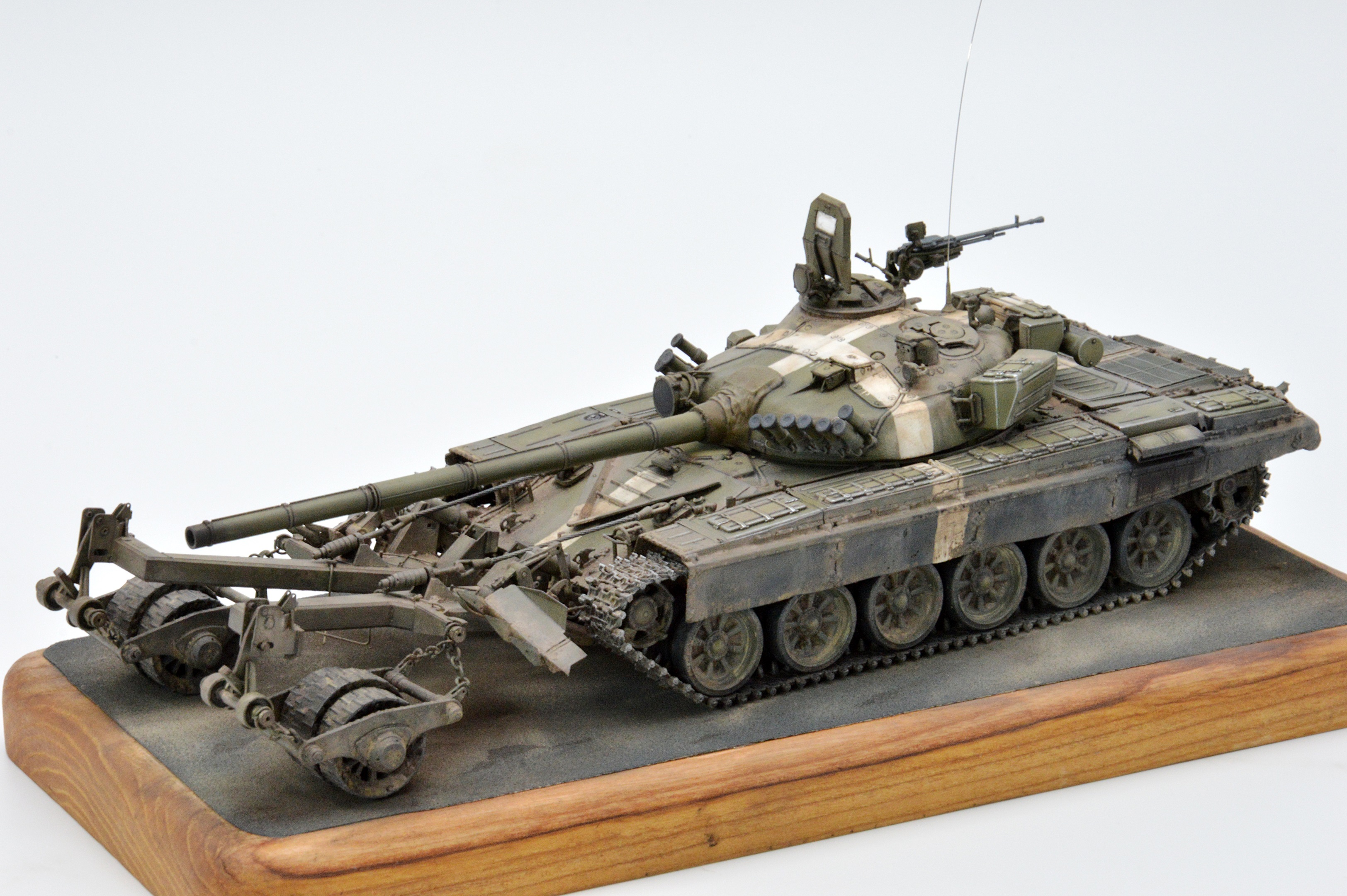 Т-72А с КМТ-7
