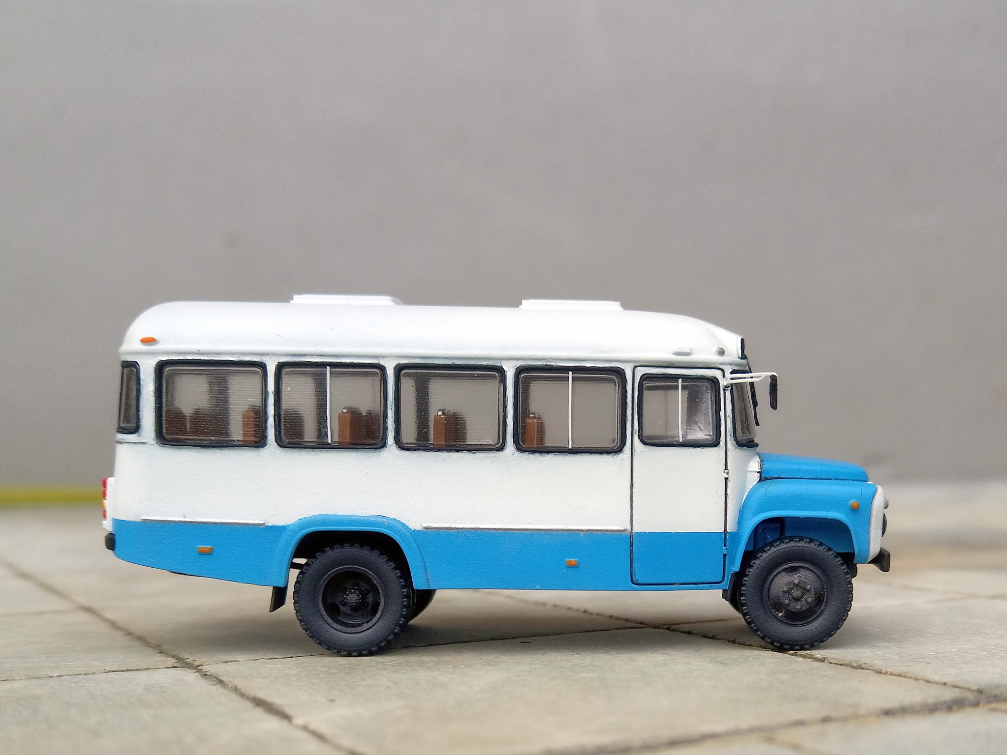 КАВЗ-3270