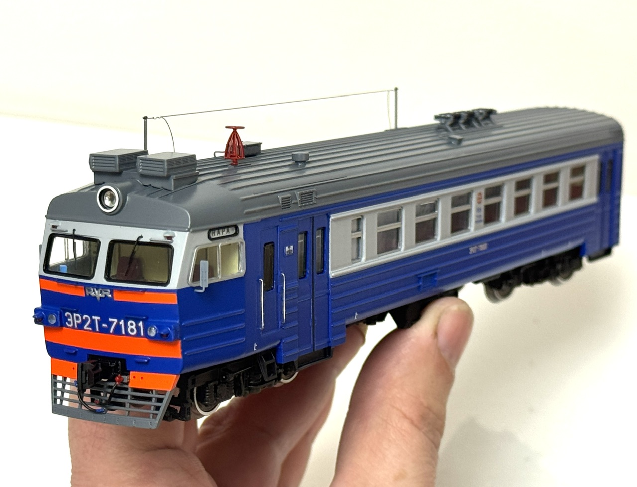 Головной вагон ЭР2Т-7181