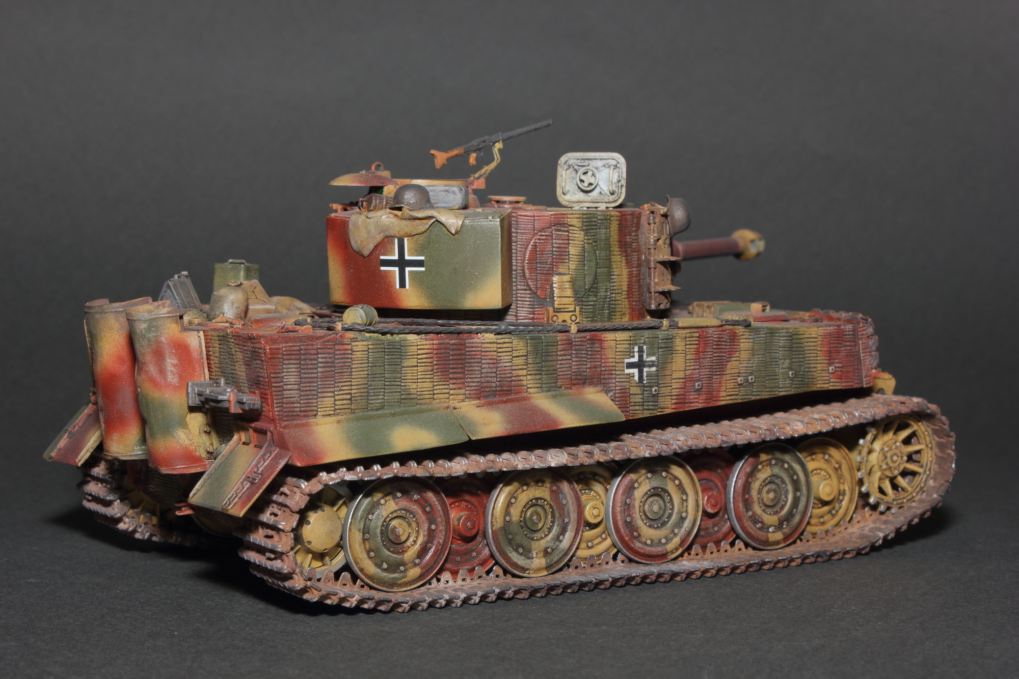 Немецкий тяжёлый танк PzKpfw VI Ausf E "Тигр"