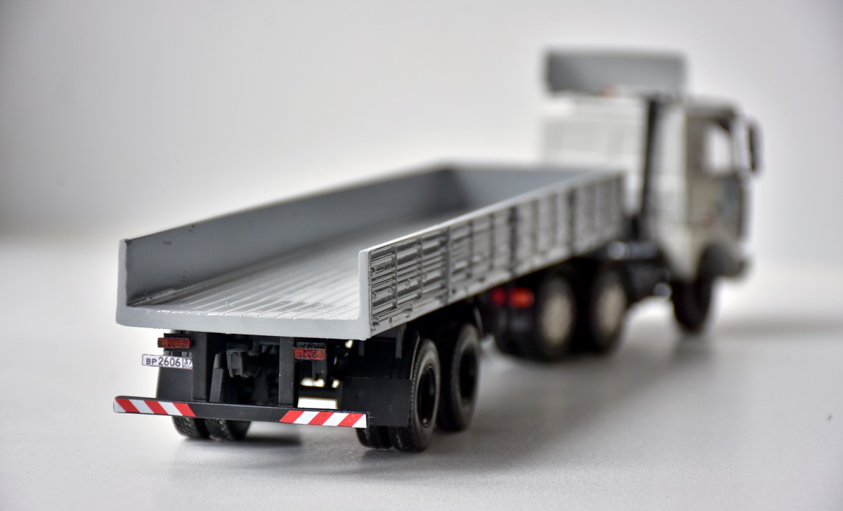 Седельный тягач МАЗ-6422 с полуприцепом