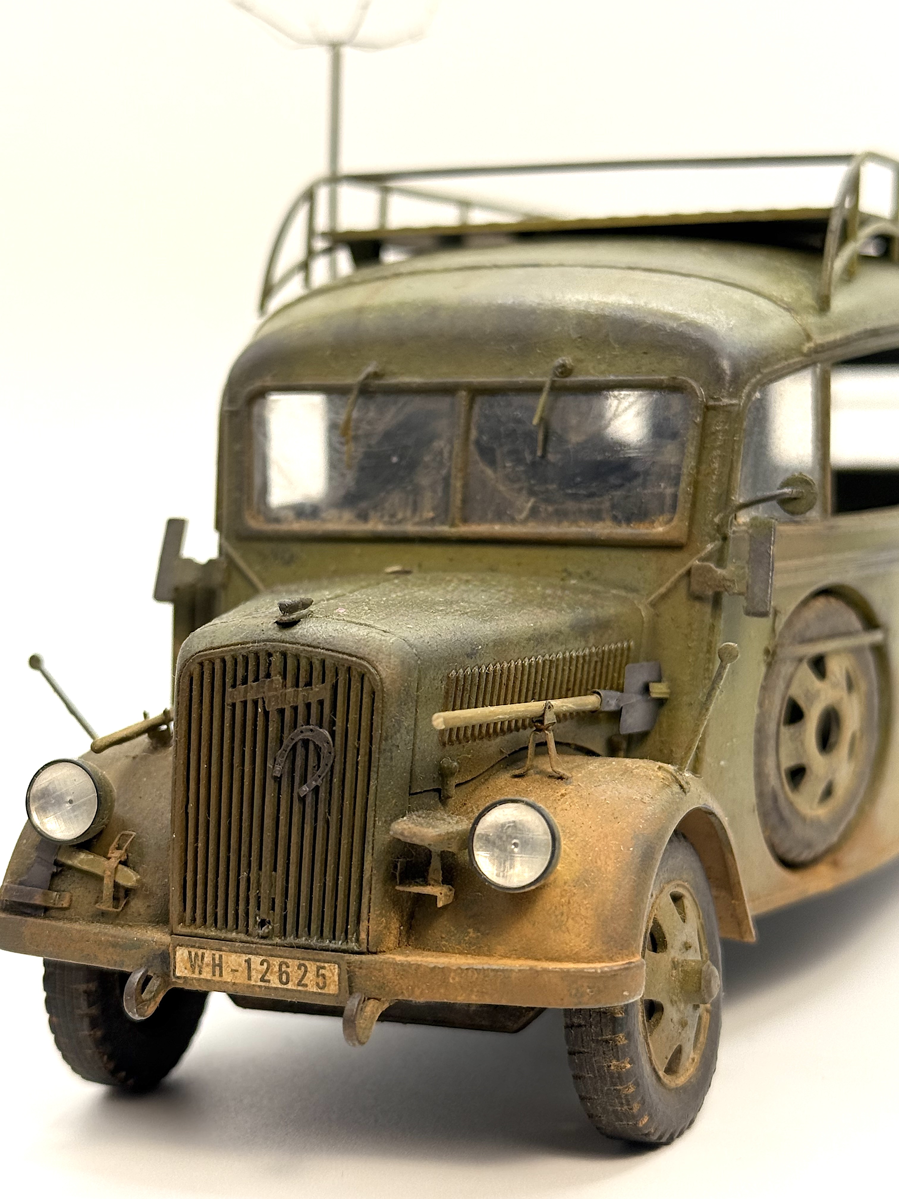 Opel 3.6-47 Blitz Omnibus Stabswagen