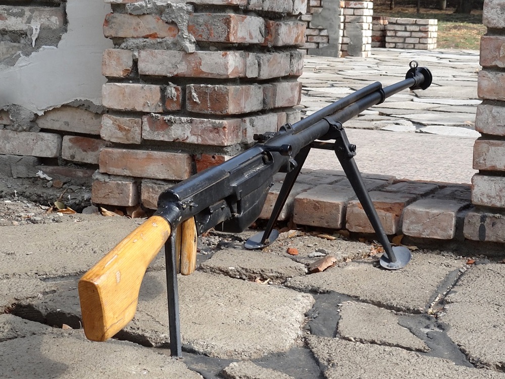Советское противотанковое ружьё системы Симонова образца 1941 года (ПТРС-41).