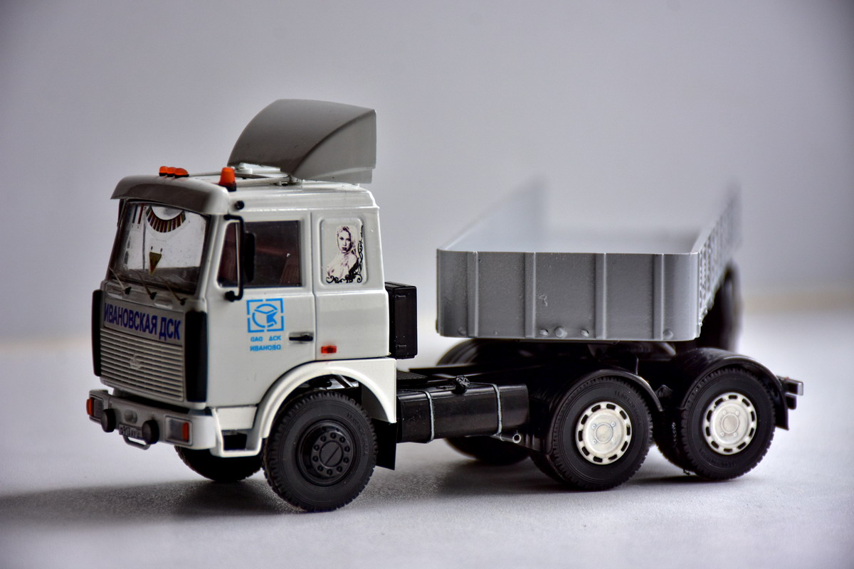 Седельный тягач МАЗ-6422 с полуприцепом