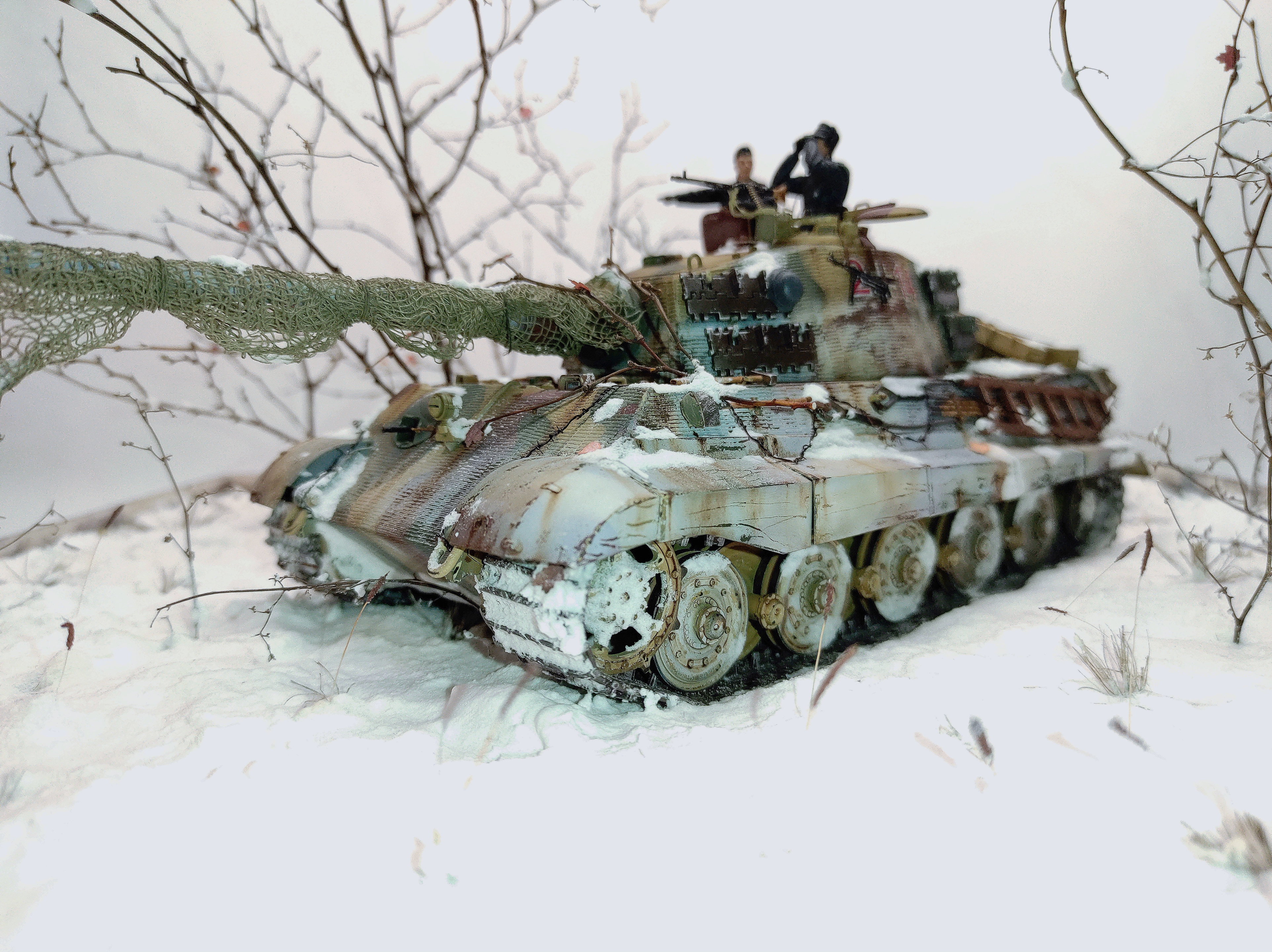 Зимняя диорамка с Королевским Тигром