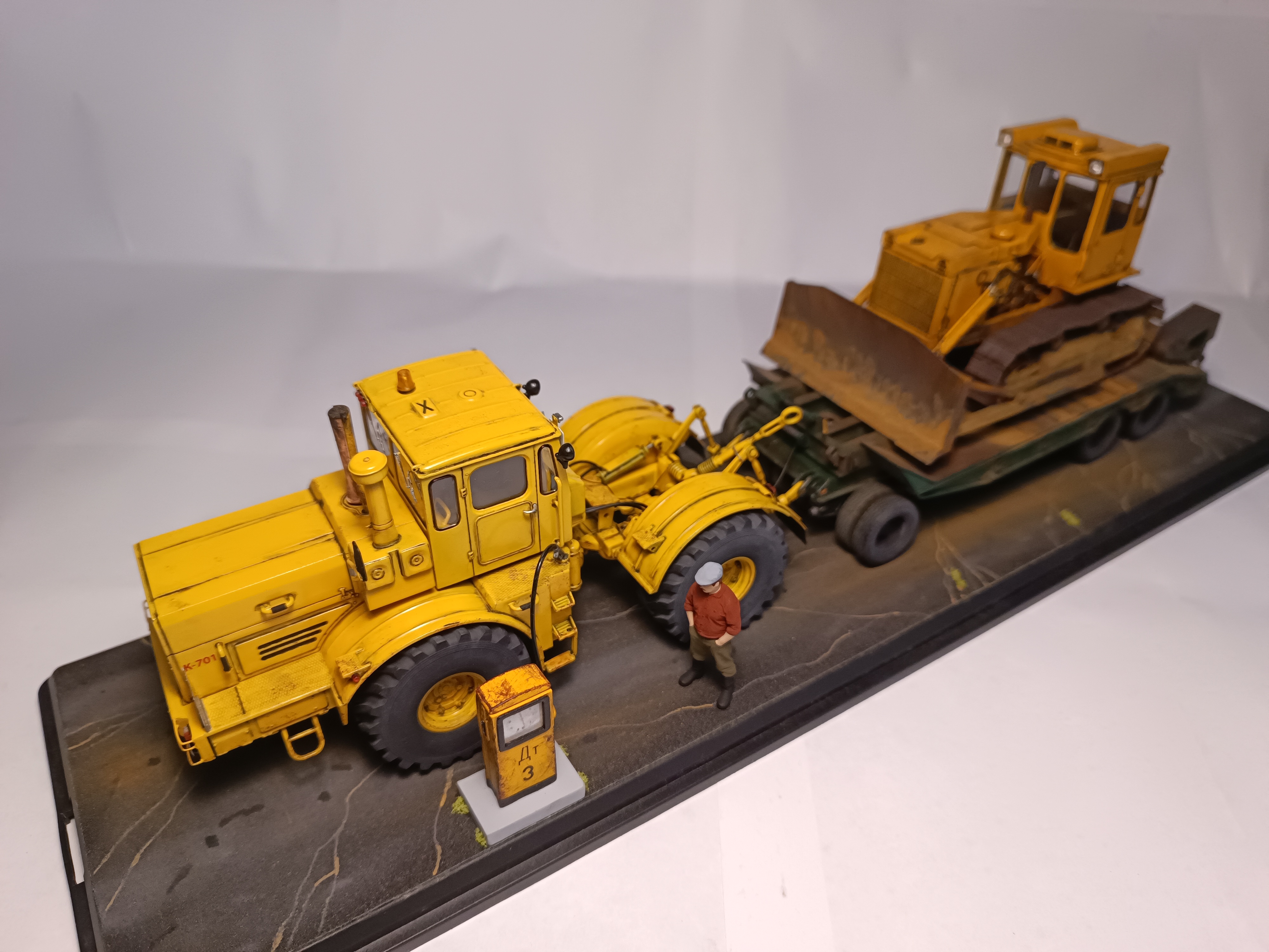 К-701 с тралом ЧМЗАП-5208