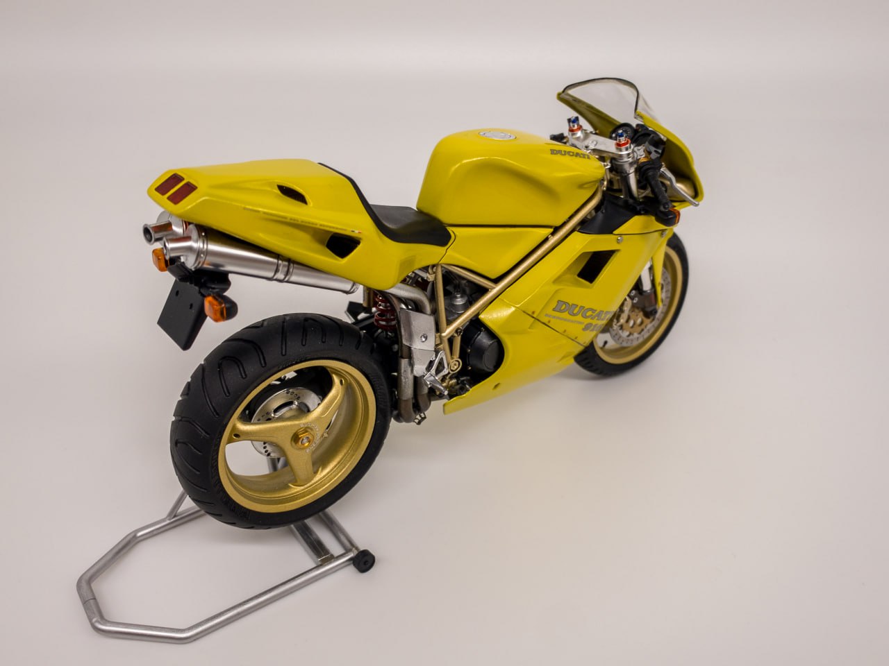 Ducati 916
