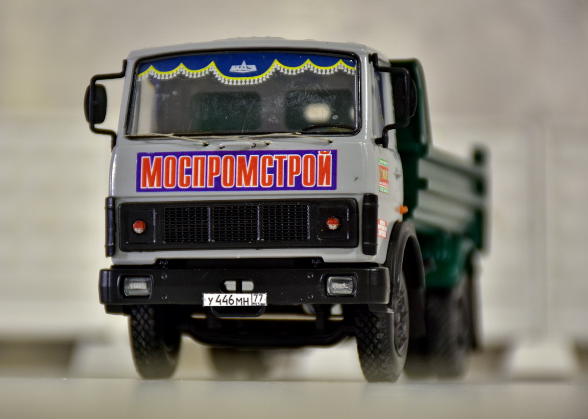 Самосвал МАЗ-5551