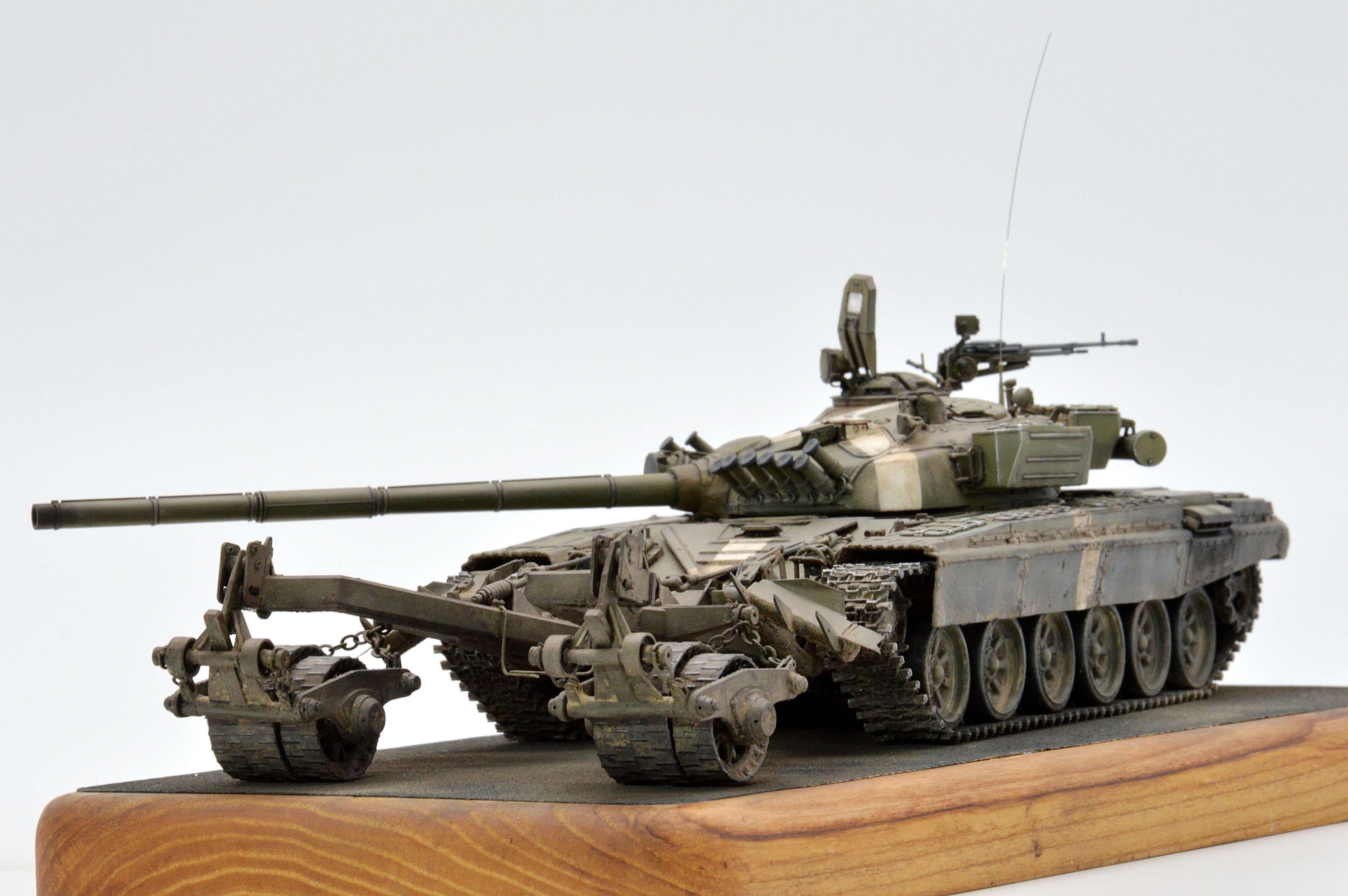 Т-72А с КМТ-7