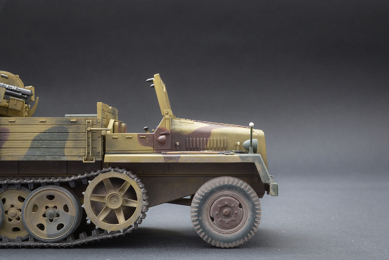 Тяжелый тягач sWS c 37-мм зенитной пушкой FlaK.43