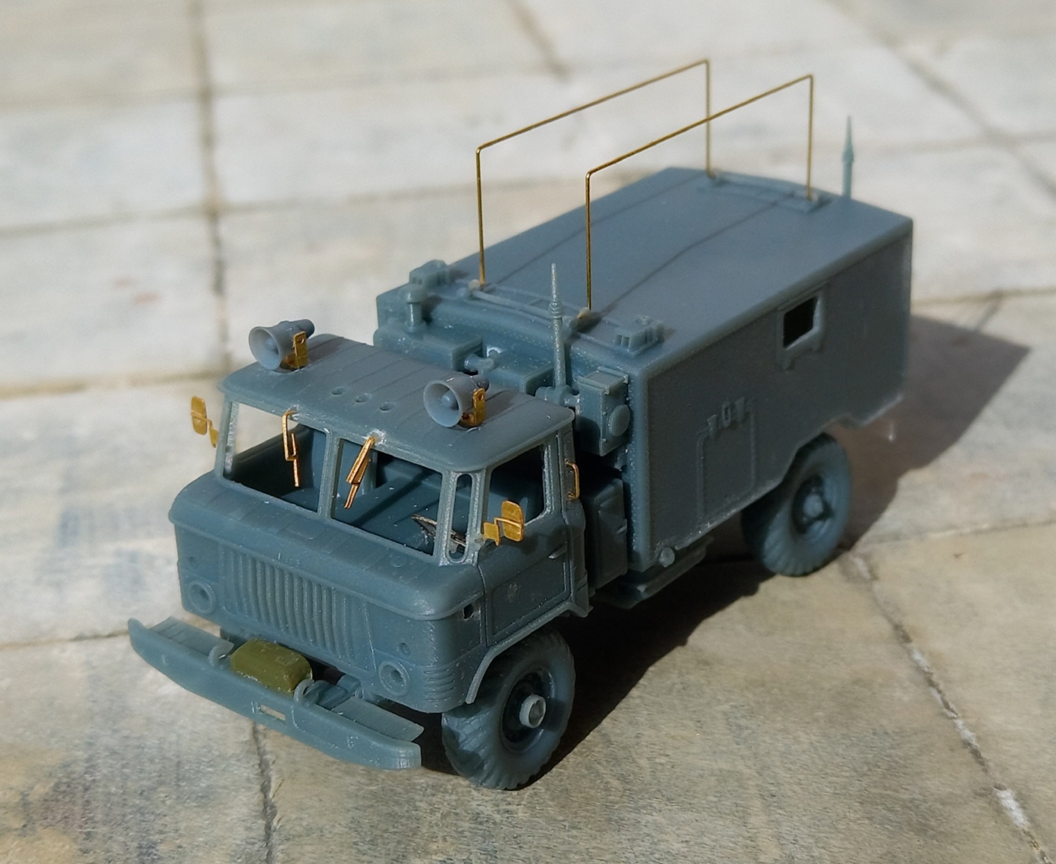 Командно-штабная машина  Р-142Н  (ГАЗ-66)