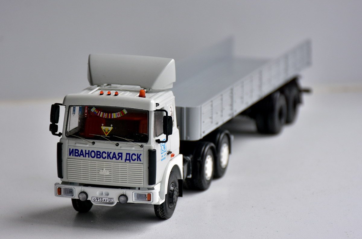 Седельный тягач МАЗ-6422 с полуприцепом