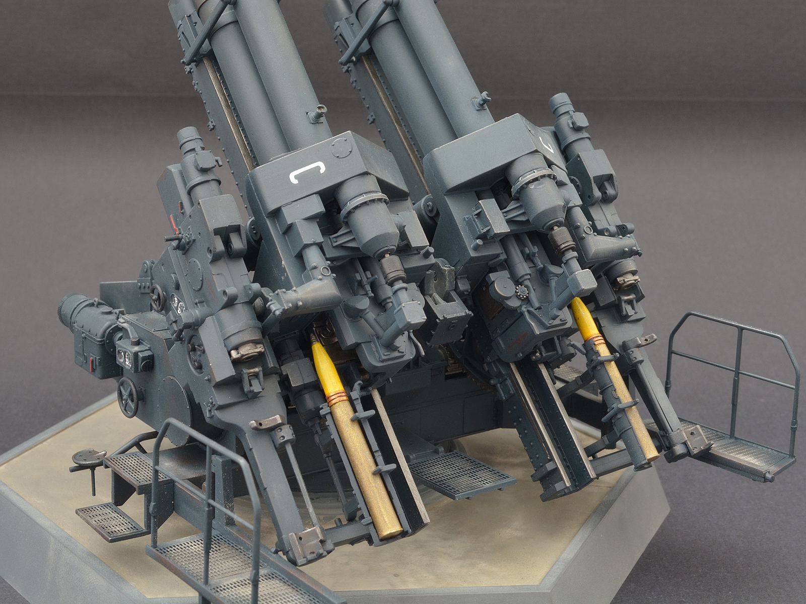 Германское тяжелое зенитное орудие 12,8cm Flakzwilling 40