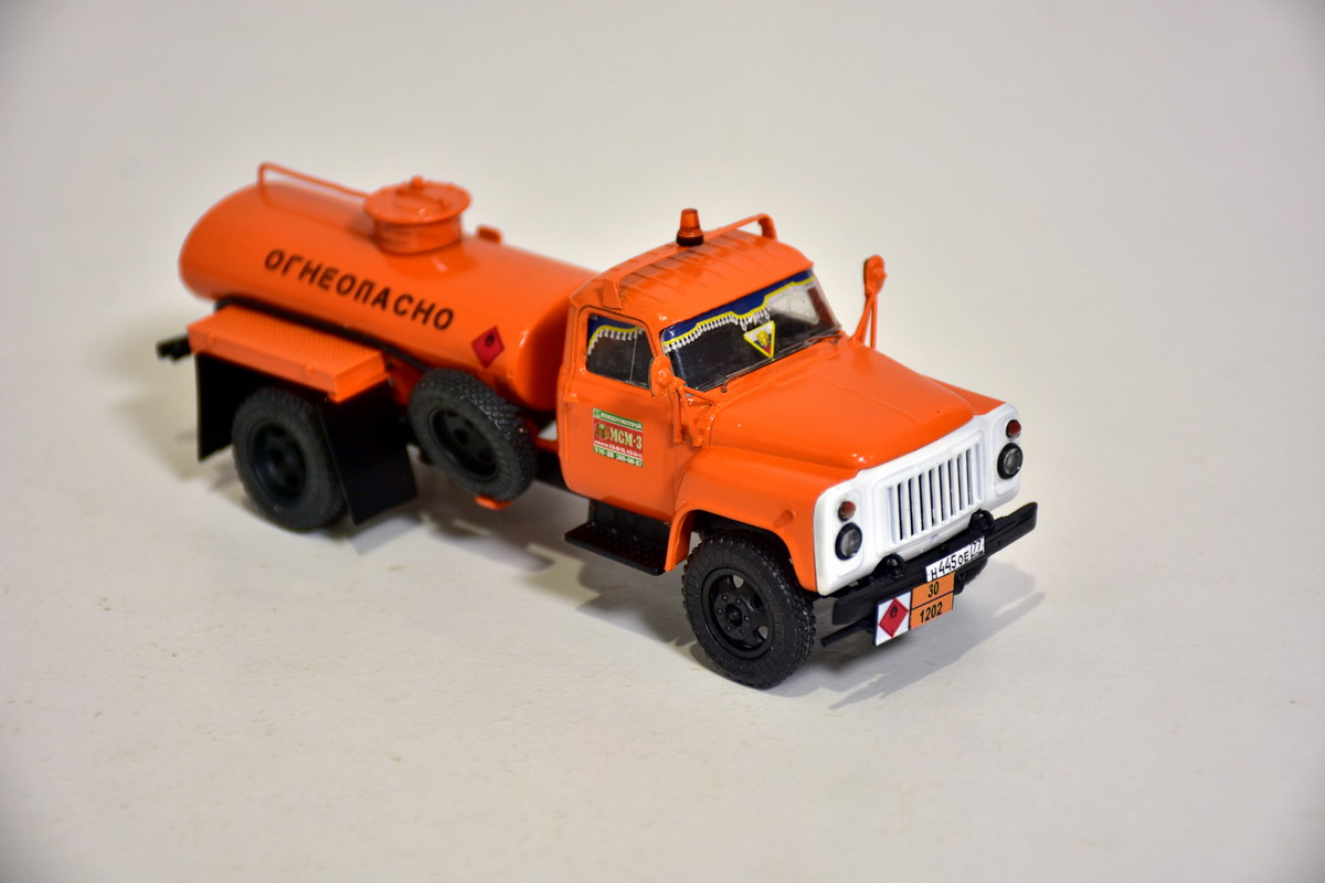 Маслозаправщик АТЗ 2.4 на базе ГАЗ-52