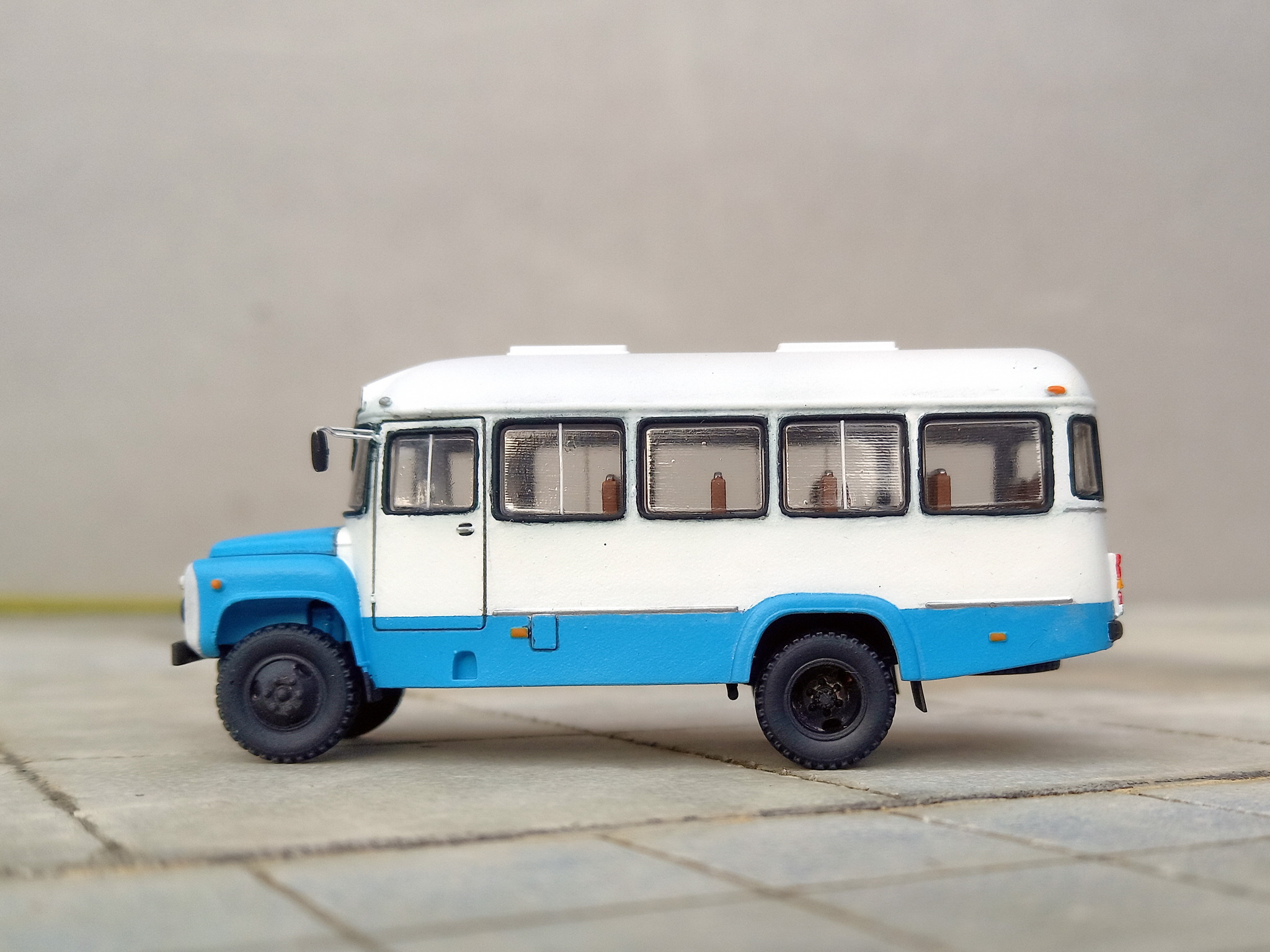 КАВЗ-3270