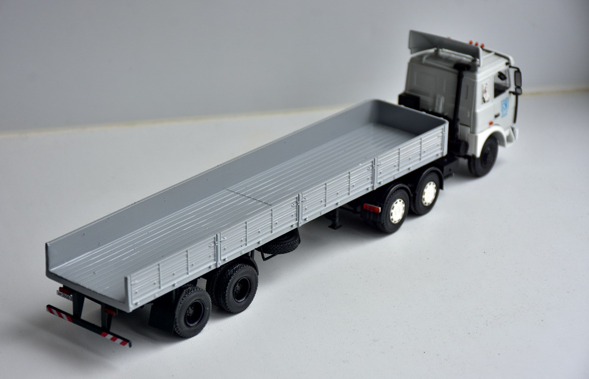 Седельный тягач МАЗ-6422 с полуприцепом