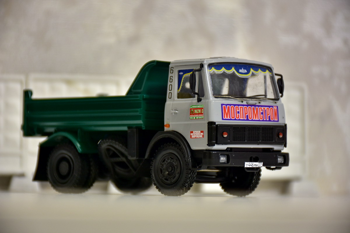 Самосвал МАЗ-5551