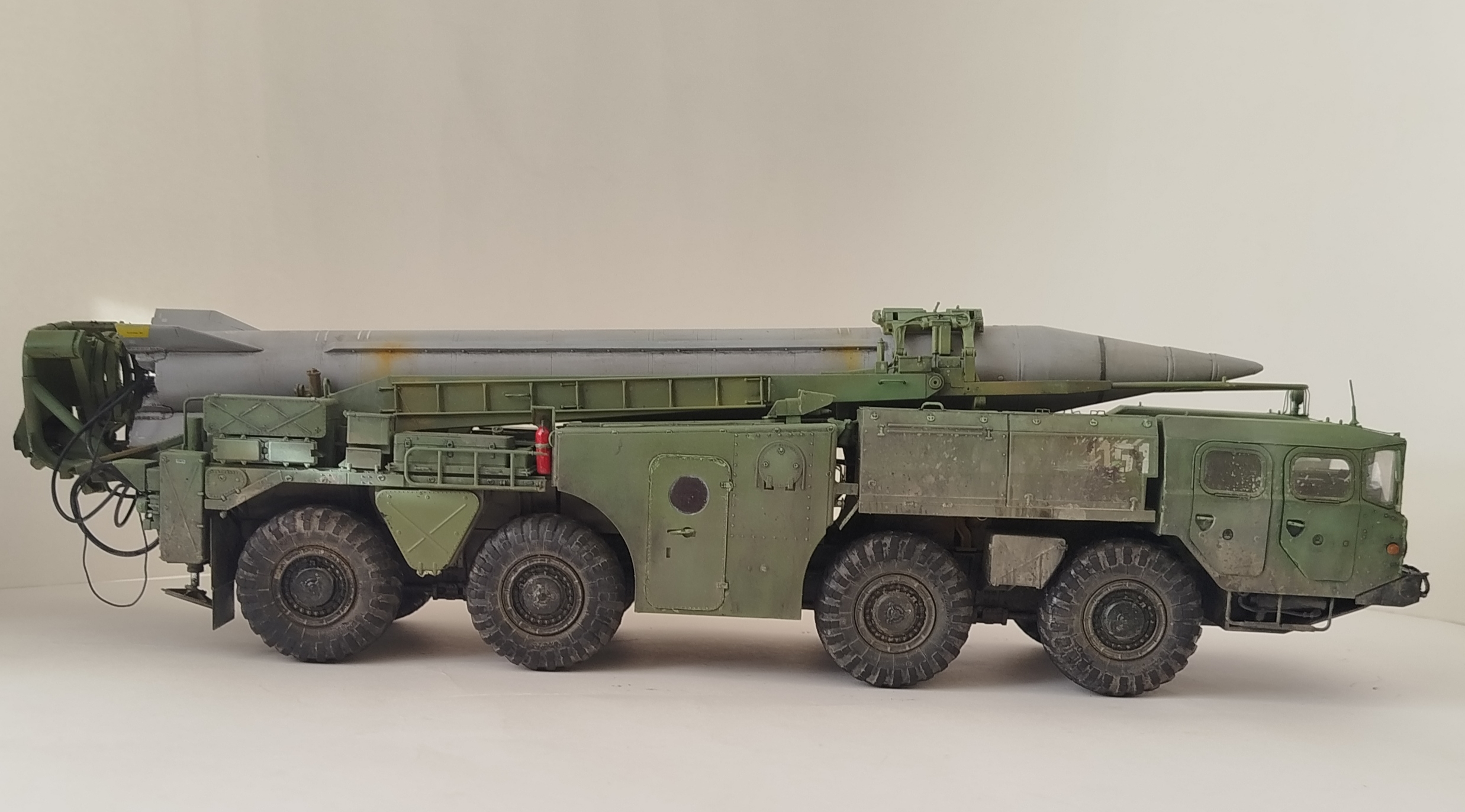 Пусковая установка 9п117м1 с ракетой р17 ракетного комплекса 9к72 "Эльбрус" (SCUD-B)