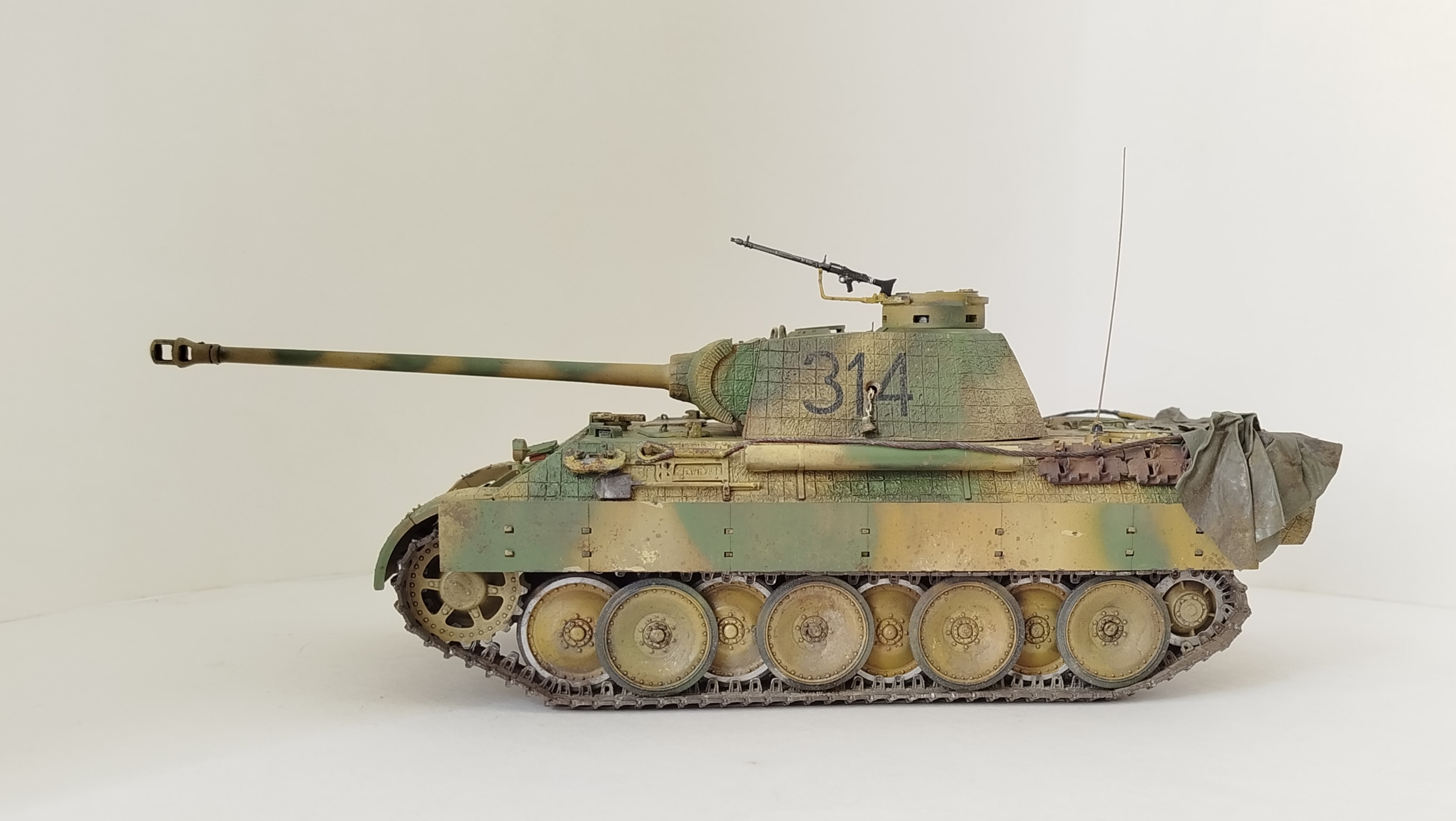 Pz. Kpfw. V Panther Ausf. D Sd. Kfz. 171 late production (full interior)