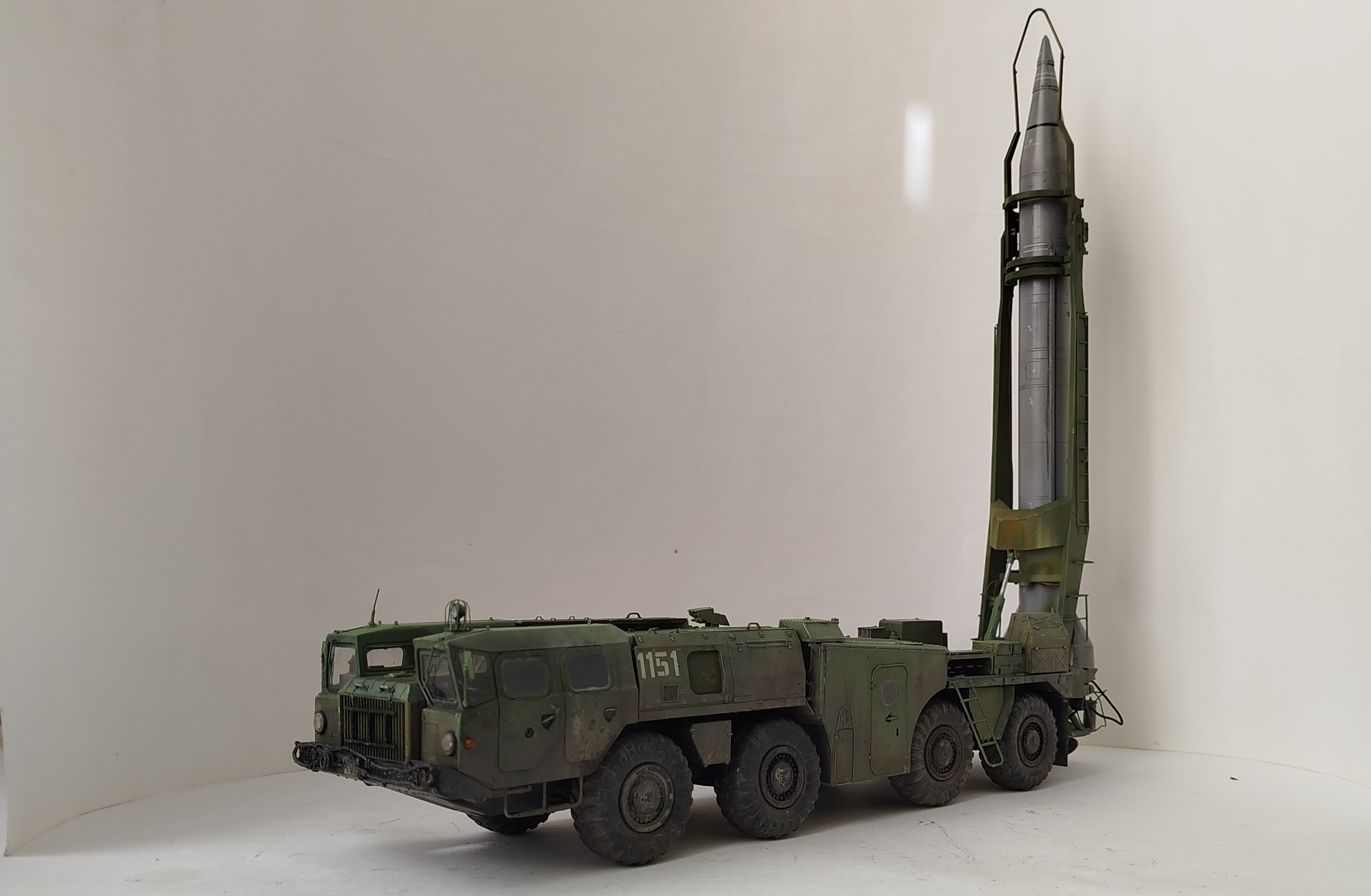 Пусковая установка 9п117м1 с ракетой р17 ракетного комплекса 9к72 "Эльбрус" (SCUD-B)